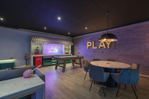 Game Room 3 1200X800