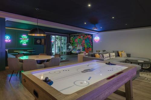 Game Room 4 1200X800